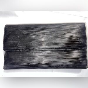 Louis Vuitton Black Epi
Leather Wallet  🖤